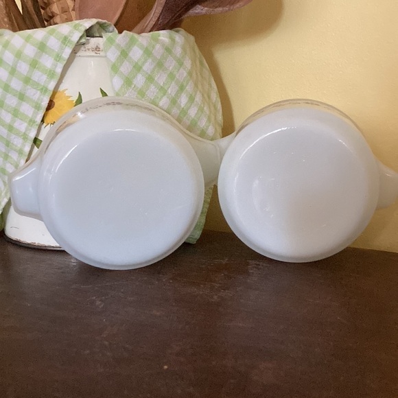 DynaWare Serving Size Casserole Dish Set of Two Brown Daisy with 1 lid - Picture 2 of 6